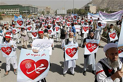 Afghan protesters hold posters during a peaceful demonstration in Kabul September 20. Net Photo.