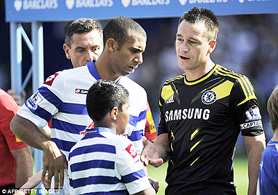 Ferdinand refuses to shake Terry's hand in the recent meeting between Chelsea and QPR. Net photo.