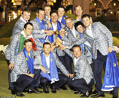 The winning team surround their captain, Jose Maria Olazabal, and get their hands on the famous trophy after a dramatic final day. Net photo.