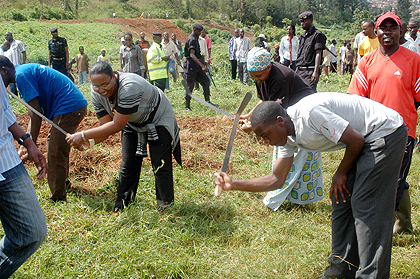 People participate in a past umuganda exercise. The New Times / File