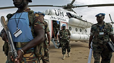 Peacekeeper in an operation in Darfur. The Security Council condemns the attack that killed four Nigerian peacekeepers. Net Photo.