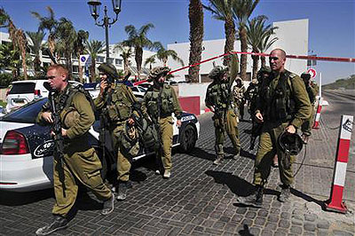 Israeli soldiers guard the area near a hotel at the Red Sea resort city of Eilat October 5, 2012.