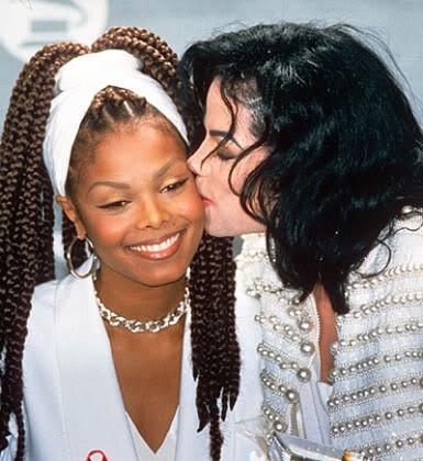 Burial plot dispute ... Janet Jackson (L) and her late brother  Michael Jackson. Net photo