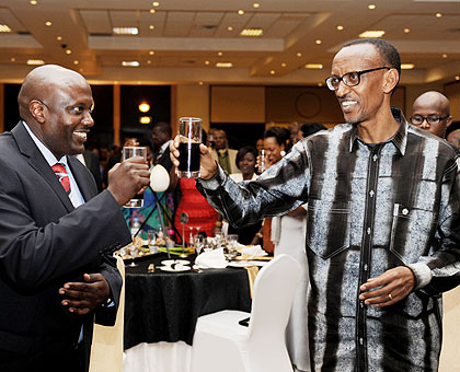 President Kagame (R) and Ugandau2019s High Commissioner to Rwanda, Richard Kabonero, toast in celebration of Ugandau2019s 50th Independence anniversary in Kigali on Saturday. The New Times / John Mbanda.