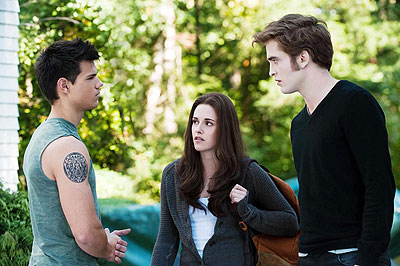 Taylor Lautner, Robert Pattinson and Kristen Stewart. Net photo.