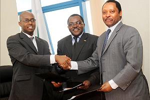 L-R: NISR Director General Yusuf Murangwa, Local Government Ministry PS Vincent Murwanashyaka and CEO of RGB, Prof. Anastase Shyaka after signing. The Sunday Times / J. Mbanda.