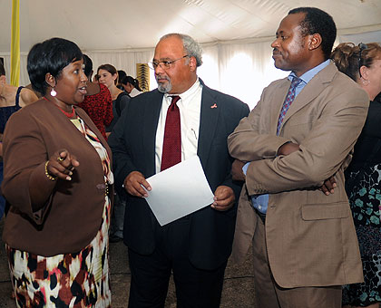 L-R; Health Minister Dr. Agnes Binagwaho, US Global AIDS coordinator Amb. Eric Goosby and Health Ministry PS Uziel Ndagijimana chat after the launch. The New Times / J. Mbanda.