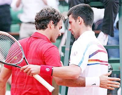 Roger Federer of Switzerland (left) and Serbian Novak Djokovic are both vying to end year as No.1. Net photo.