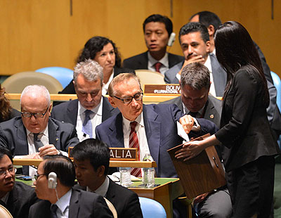 An Australian envoy at the UN casts a vote. Australia was one of the countries that were voted alongside Rwanda on the UNSC. Net photo.