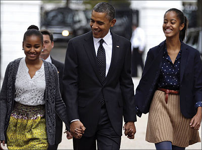 President Barack Obama walks to St. John's Episcopal Church from the White House with his daughters Sasha, left, and Malia, in Washington, on Sunday, Oct. 28. Net photo.