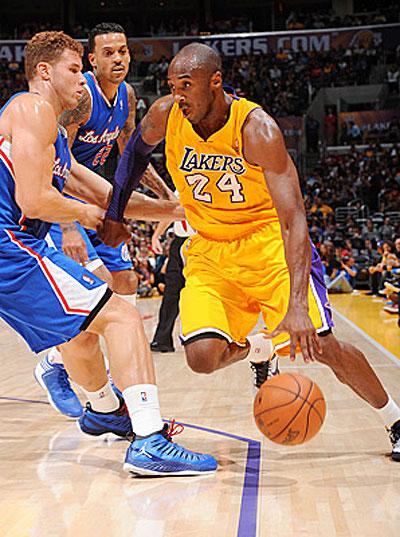 A lone bright spot for L.A., Kobe Bryant is averaging more than 30 points on 61 percent shooting. Net photo.