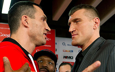 Wladimir (L) Klitschko and Maruisz Wach (R) at their press conference on Wednesday. Net photo.