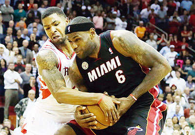 LeBron James (right) of the Miami Heat drives against Marcus Morris of the Houston Rockets. Net photo.