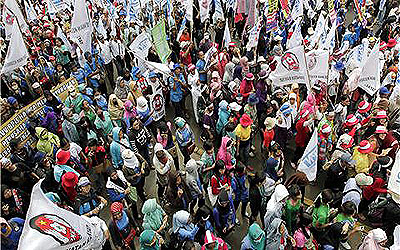 Protesters were demanding wages. Net photo.