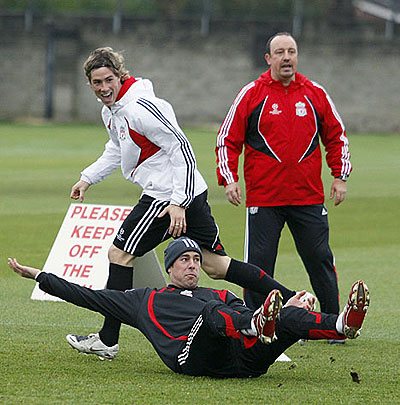 Benitez (right) bought Torres (left) to Liverpool from Atletico Madrid in July 2007. Net photo.