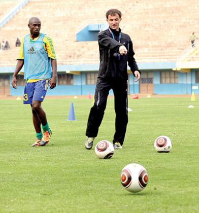 Micho (right) wants his defenders led by Ismail Nshutiyamagara (left) to keep it tight as a foundation for improved performances. The New Times/File.