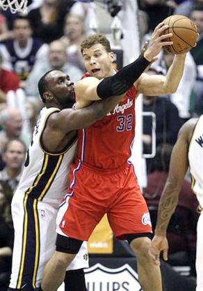 Utah Jazz center Al Jefferson (25) defends against Los Angeles Clippers forward Blake Griffin (32) in the third quarter. Net photo.