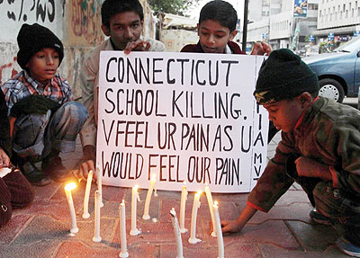 A vigil for the 26 victims of the Connecticut elementary school shooting. Net photo.