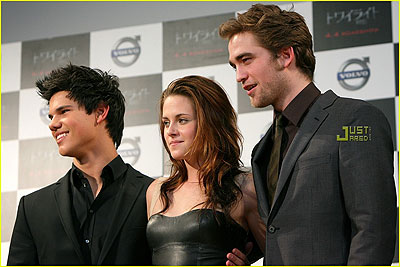 Twilight trio; Taylor Lautner, Kristen Stewart and Rob Pattinson. Net photo.