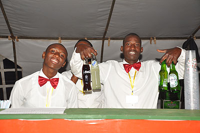 A worker prepares to serve drinks. The New Times / Files.