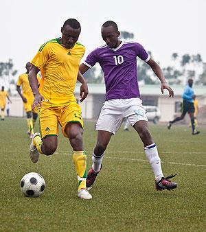 Amini Mwizerwa forAS Kigali with Idesbard Nshuti of La Jeunesse who sent the pass to Habimana who scored the winner.