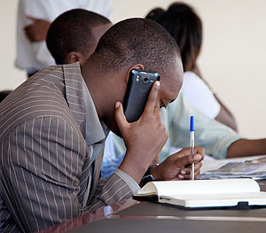 A man talks on phone. Net Photo.