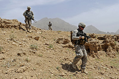 About 100,000 US-led troops are battling the Taliban alongside Afghan security forces. Net photo.