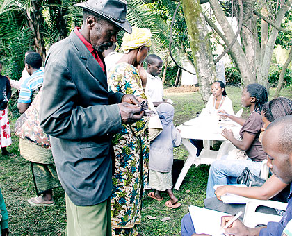 Returnees register at Goma-Rubavu border post on Monday. The New Times/  File Photo