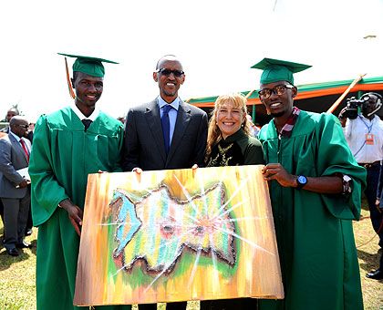 President Kagame and Heyman-Merrin with some of the graduands of the village. The New Times /Village Urugwiro