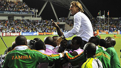 Zambia coach Herve Renard is carried shoulder high by his players after winning the 2012 Nations Cup. Net photo.