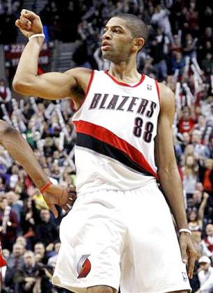 Portland Trail Blazers forward Nicolas Batum, of France, watches his shot during the second half. Net photo.