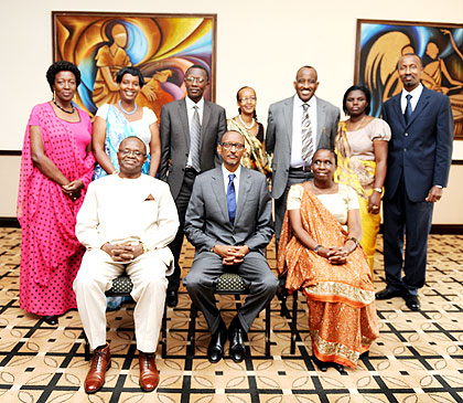 President Kagame poses for a photo with core members of the Rwanda Leaders Fellowship - Kigali, during the annual Thanksgiving prayer Breakfast meeting on January 13, 2013. The New Times/Village Urugwiro.