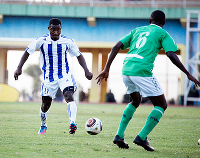 Rayon Sportu2019s Burundian midfielder Fuadi Ndayisaba (L) trying to beat a SC Kiyovu defender in the league. The two old rivals will meet again in a battle for Rwf2.6m on Saturday. The New Times / File.