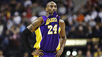 Los Angeles Lakers' Kobe Bryant puts his jersey in his mouth during a break in play against the Toronto Raptors. Net photo.