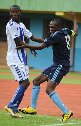 Meddie Kagere (right) left Police FC at the end of last season, but after five months in Tunisia is eager to returns to the club until end of the current campaign. The New Times / File.