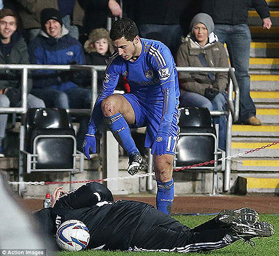 Eden Hazard kicks out at the ball boy at the Liberty Stadium. Net photo.