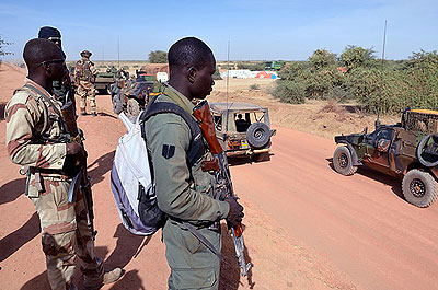 Malian troops in the town of Sevare; Malian troops have been accused of killing people because they did not have identity documents or simply because of their ethnicity. Net photo.