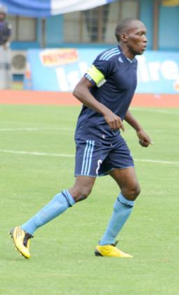 Ex-skipper Meddie Kagere (L), seen here during a league match against Rayon Sport last season, is likely to be on the starting line-up for Police FC on Saturday against La Jeunesse.  The New Times / T. Kisambira.