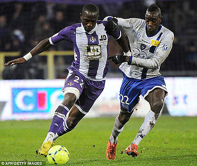   France midfielder Moussa Sissoko (left), who signed for Newcastle United from Toulouse could make his debut against Aston Villa Tuesday night. Net photo