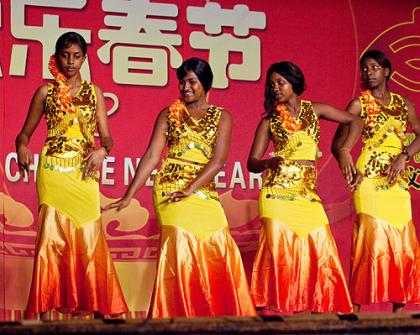 Even Rwandans have learnt Chinese traditional dance. 