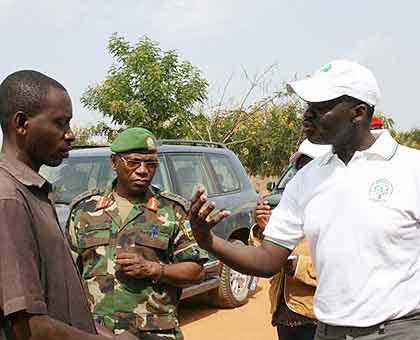 Kamanzi warns Gatera, the farmer whose cattle was found destroying trees as Maj. Gen.  Ngendahimana looks on.  The New Times/S. Rwembeho.