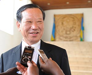 Ambassador Hatanaka talks to the media after meeting Kagame. The New Times/ Village Urugwiro. 