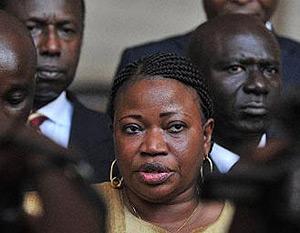 A file photo taken on June 28, 2011 shows Fatou Bensouda (centre), at the time the deputy Prosecutor of the International Criminal Court (ICC), speaking in Abidjan after her meeting with Cote du2019Ivoire president Alassane Ouattara. The country has now ratified the Rome Statute.   Net photo.