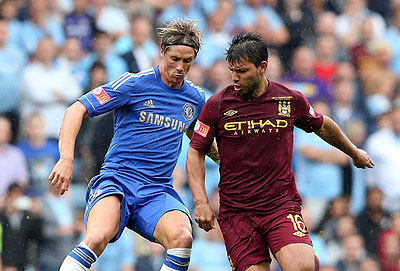 Chelsea manager will be hoping that Fernando Torres (L) can find his form against the champions, who have Sergio Aguero (R) back to full fitness. Net photo.