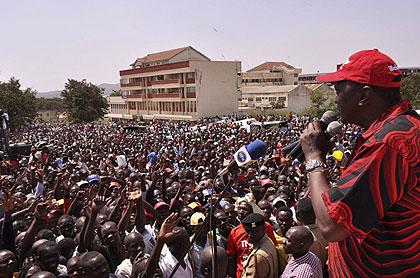 Analysts say the ICC charges facing Uhuru Kenyatta have not hurt him in his bid for the presidency. Net photo.