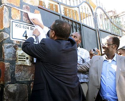 Infrastructure Minister Silas Rwakabamba unveils a house number in Kimihurura, Kigali. Several Kigali streets and houses were on Friday given new names and numbers respectively in a move which, according to officials, aims at not only guiding people but also modernising and making the city smarter. The Sunday Times / John Mbanda. 