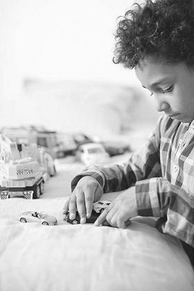 A child playing with a toy. Net photo.