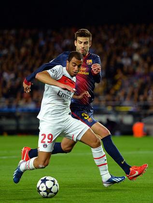 Gerard Pique of Barcelona closes down Lucas of PSG during the UEFA Champions League quarter-final second leg match. Net photo.