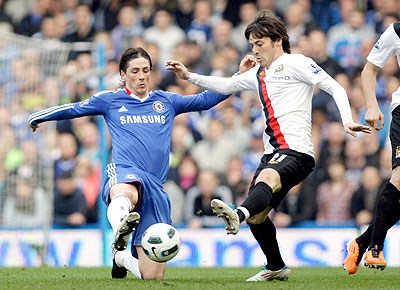 Chelsea striker Fernando Torres (L) has found his scoring form recently and is expected to start on Sunday, while City are sweating on the fitness of David Silva (R). Net photo.