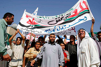 Protesters took to the streets over four months ago calling for the resignation of Prime Minister Maliki. Net photo.